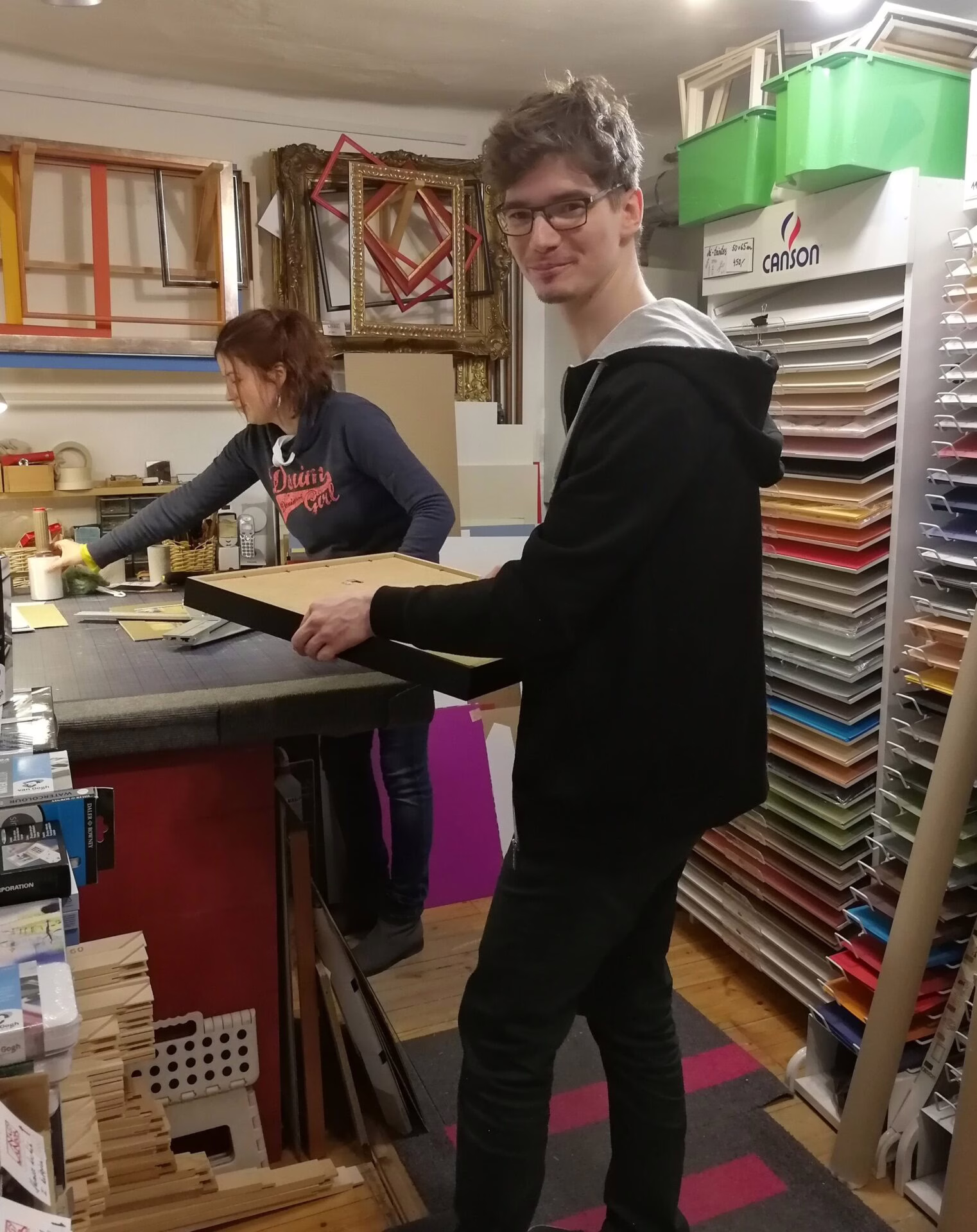 Krizbo kirakatot rendez