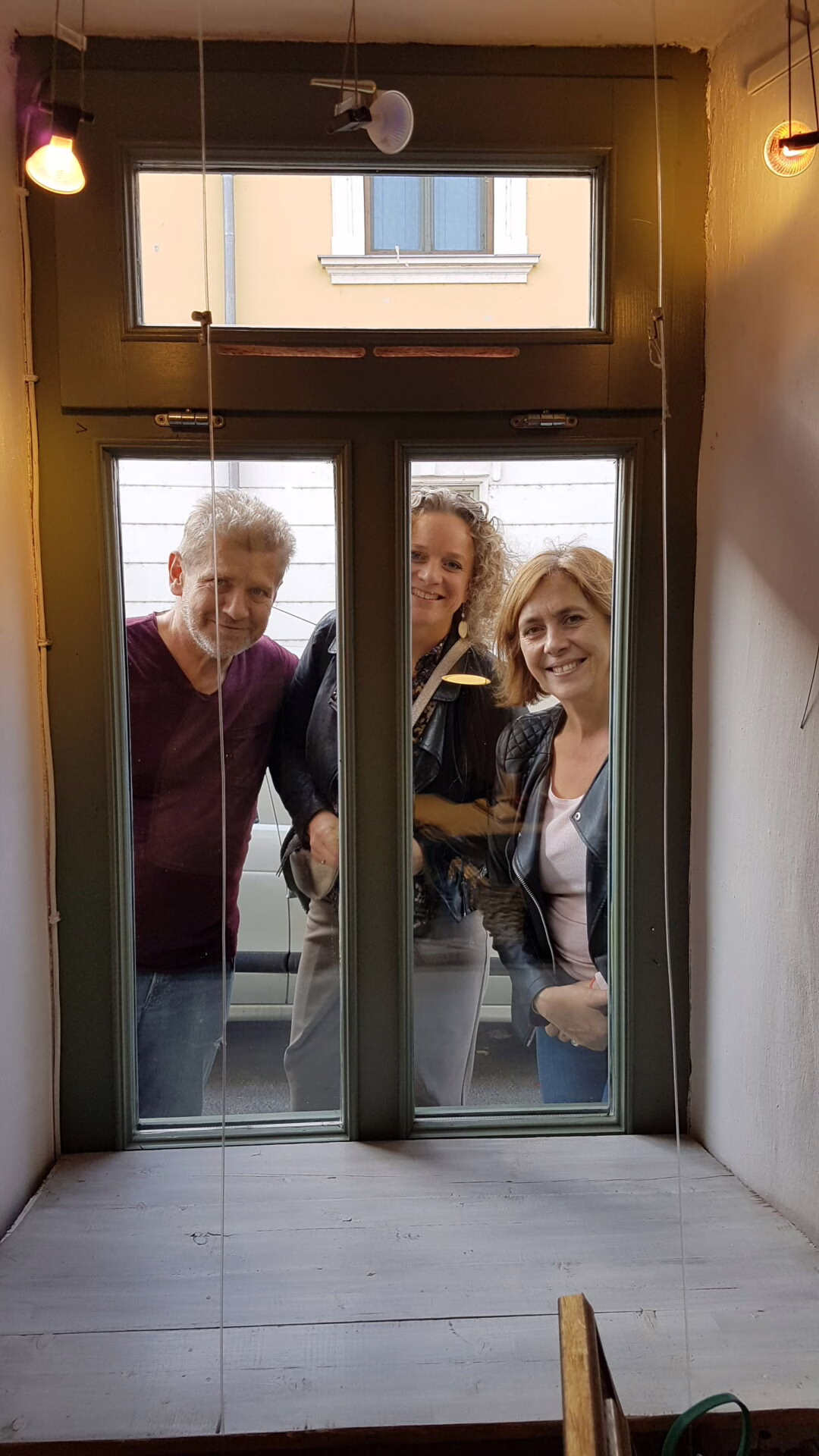 Közösségi kirakatrendezésünk vendége Kozári Kata!