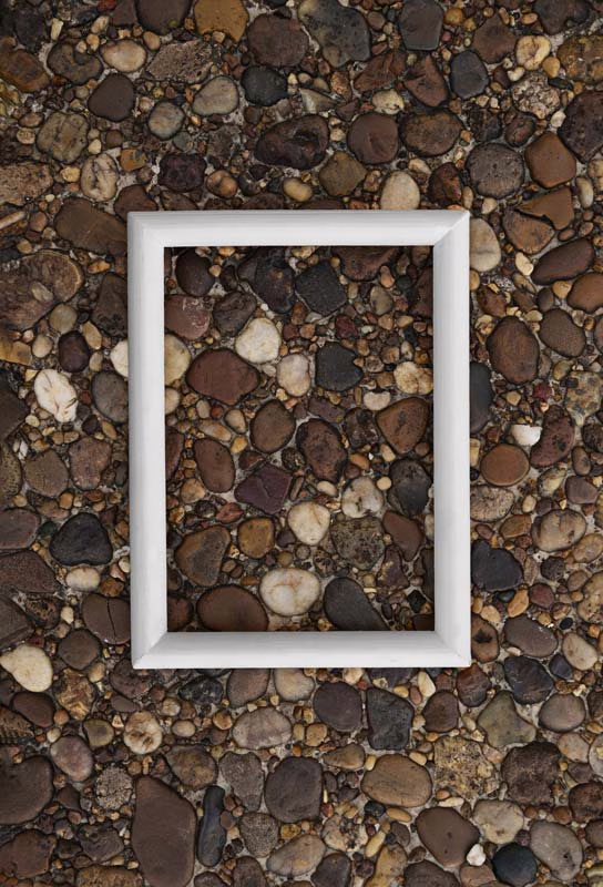 feher-keret világos keret kavicsokon