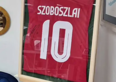 egyedi képkeret. munkáink galéria. mindent be lehet kereteztetni.